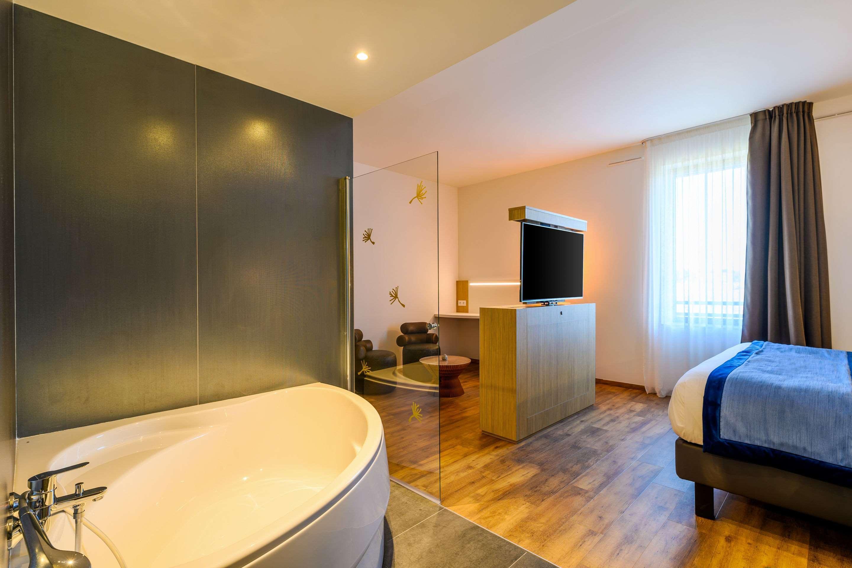 Kyriad Prestige Amiens Poulainville - Hotel And Spa Bagian luar foto