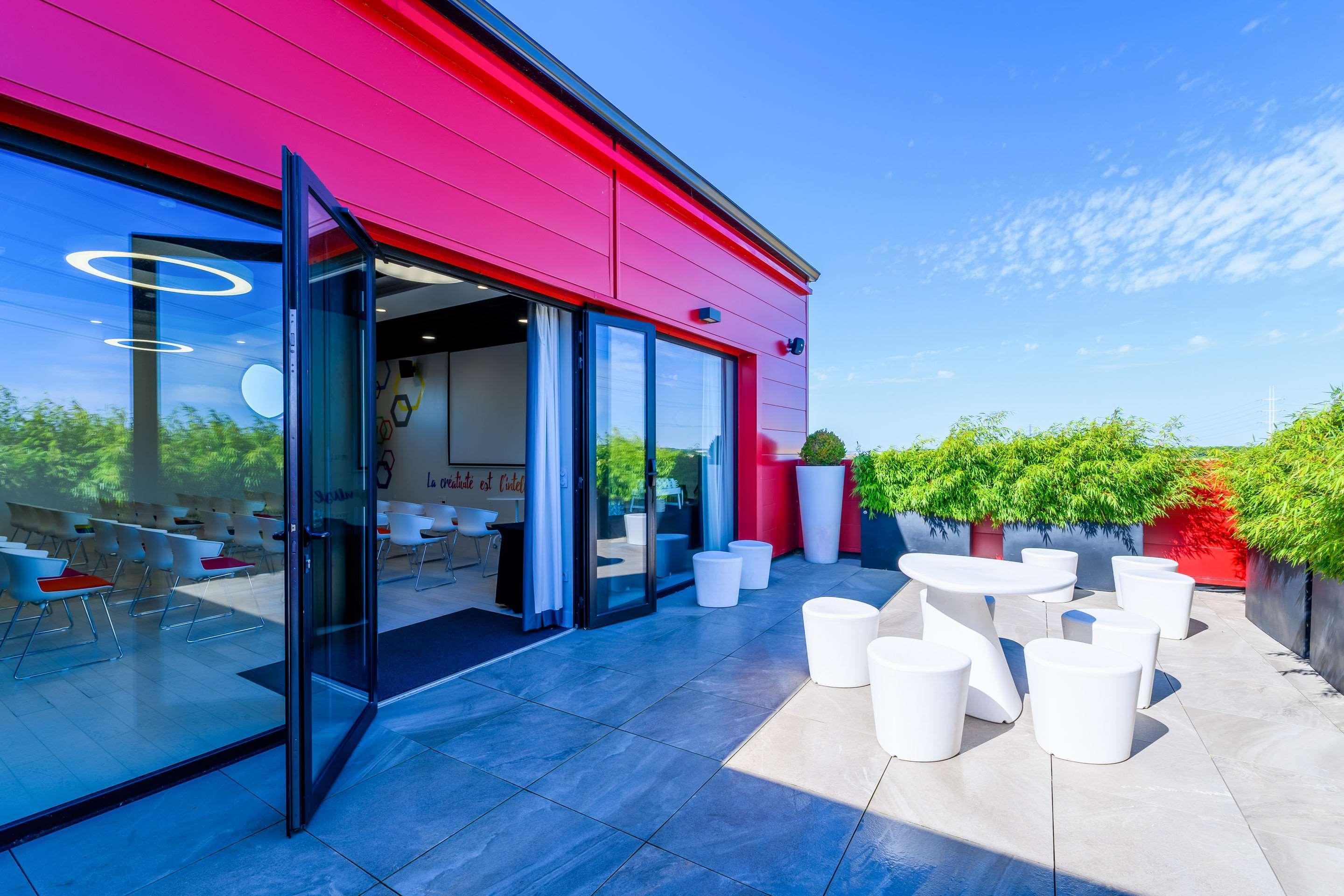 Kyriad Prestige Amiens Poulainville - Hotel And Spa Bagian luar foto