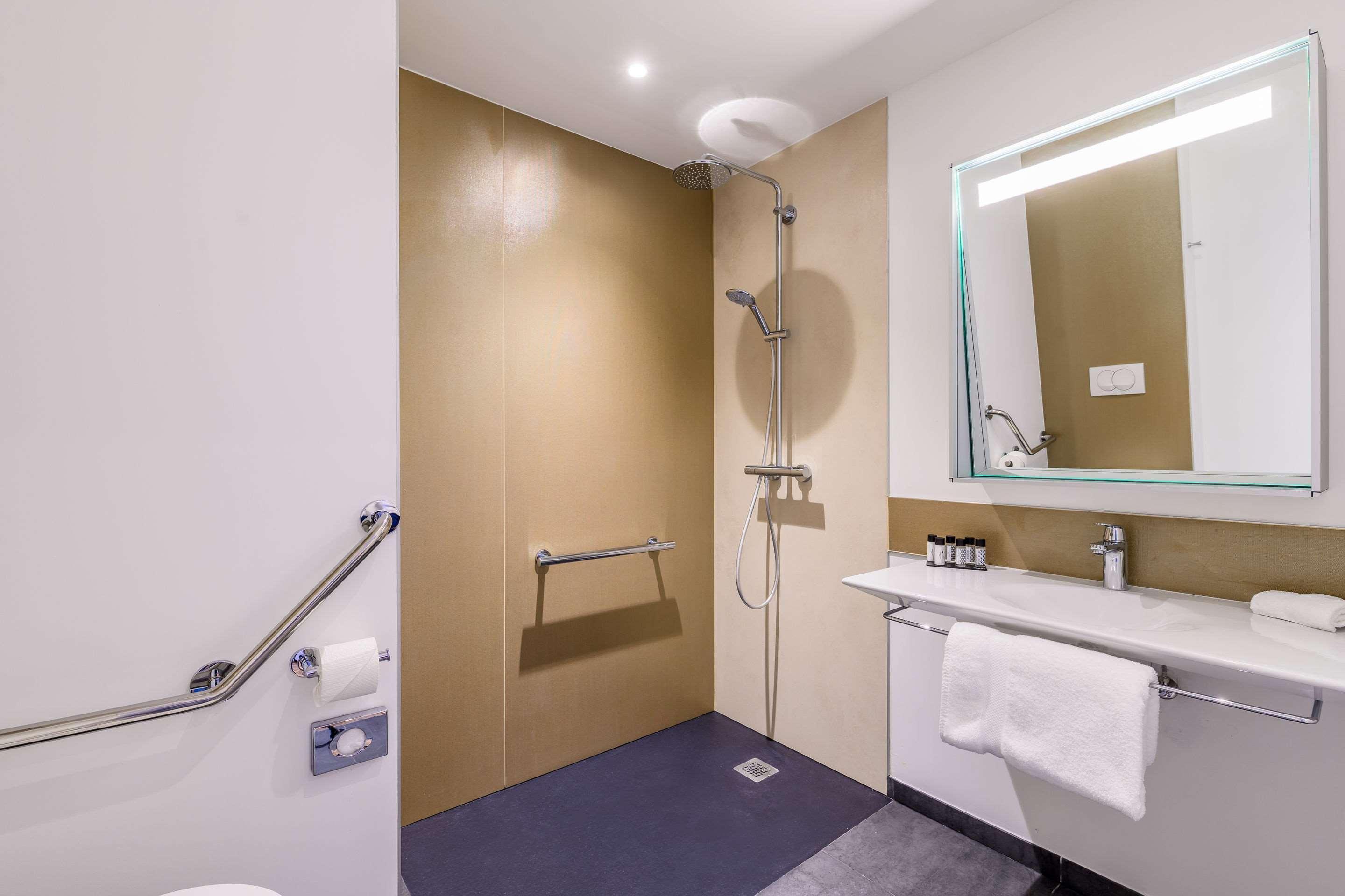 Kyriad Prestige Amiens Poulainville - Hotel And Spa Bagian luar foto